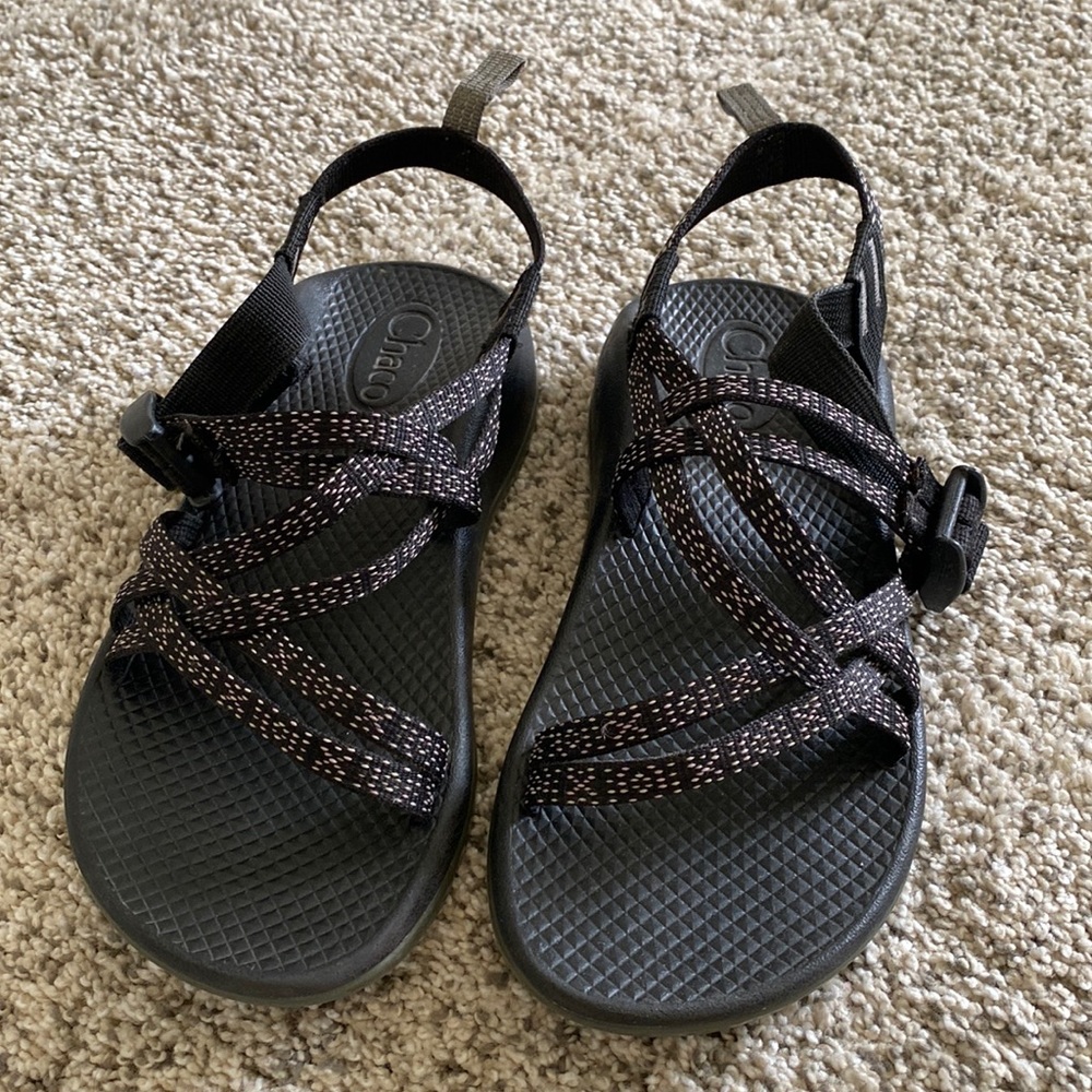 Kids Girls Classic Chaco ZX/1 Ecotread Sandal Hugs and Kisses Black Grey Pink